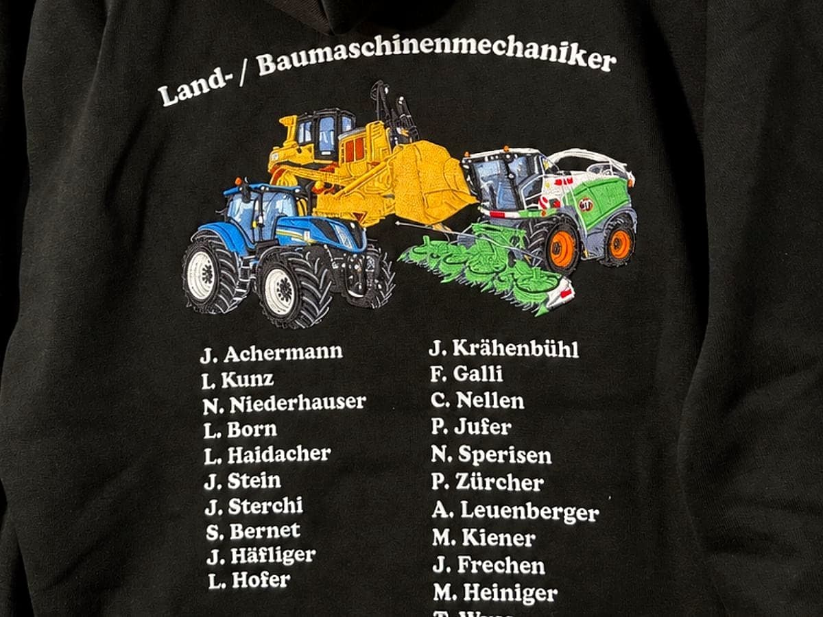 Gestickte Bau- und Landmaschinen mit Namensliste